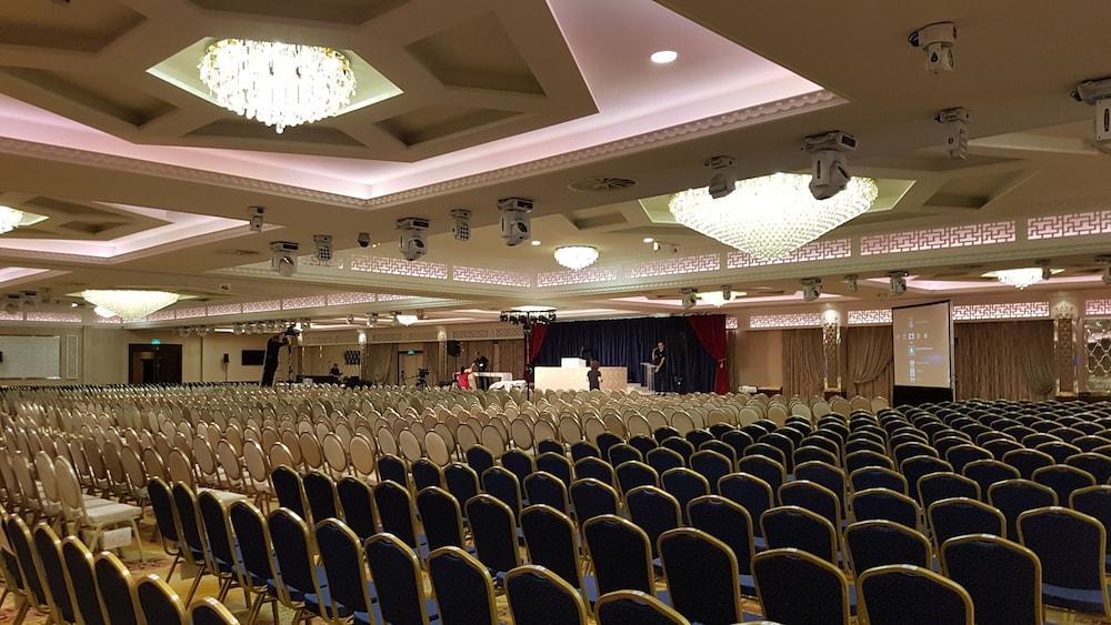 Grand Sapphire & Banqueting 3* Croydon